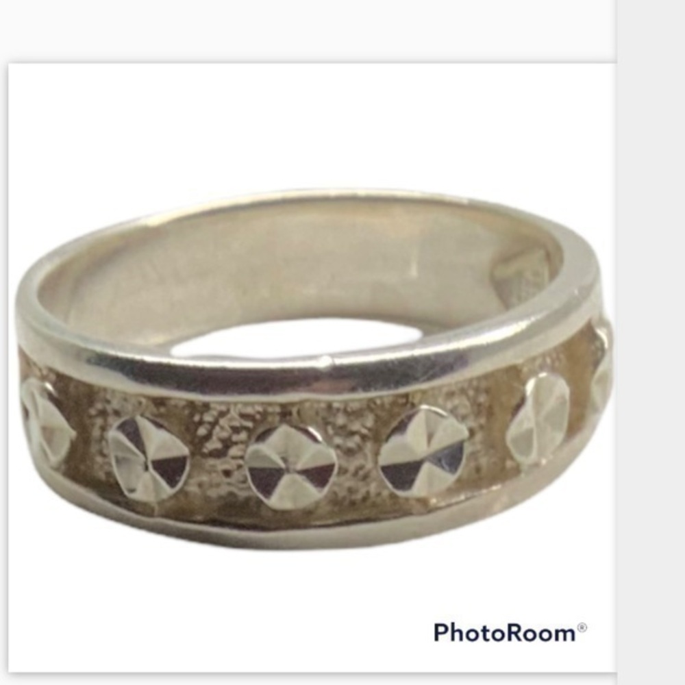 - Beverly Hills Sterling Silver Unisex Band Ring